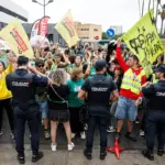 Teachers and unions receive fines of 8,000 euros for the protests in the educational strike, according to the Coordinadora d’Assemblees
