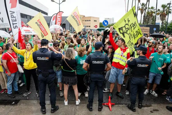Teachers and unions receive fines of 8,000 euros for the protests in the educational strike, according to the Coordinadora d’Assemblees