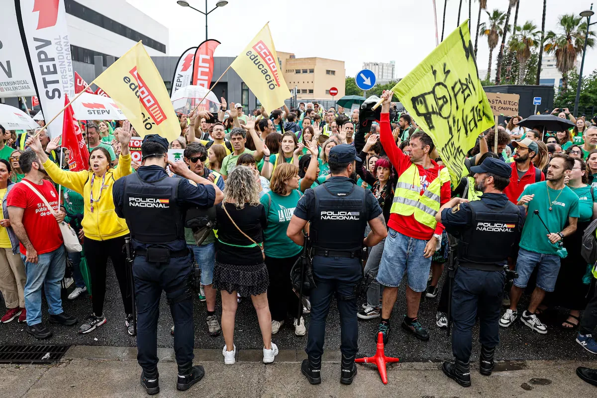 Teachers and unions receive fines of 8,000 euros for the protests in the educational strike, according to the Coordinadora d’Assemblees