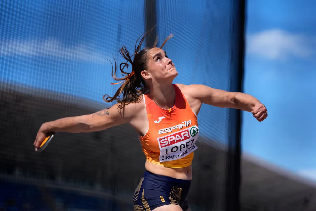 Inés López dances with the disc at the European Athletics Championships