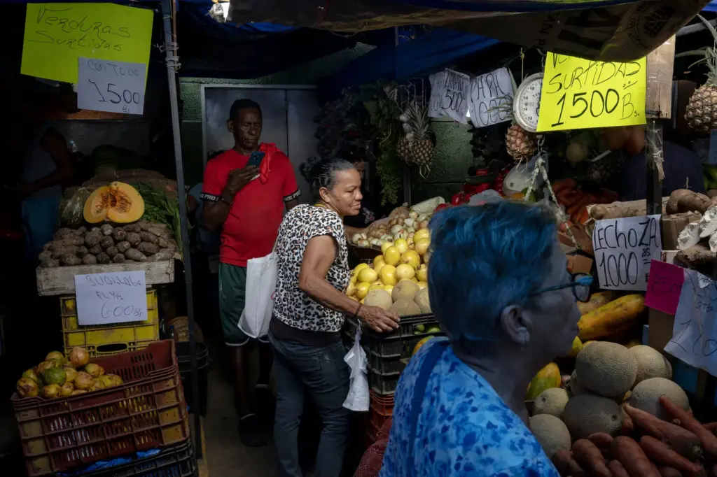 Two months after the earthquakes in Venezuela, La Guaira returns to work without tourism and amid the rubble