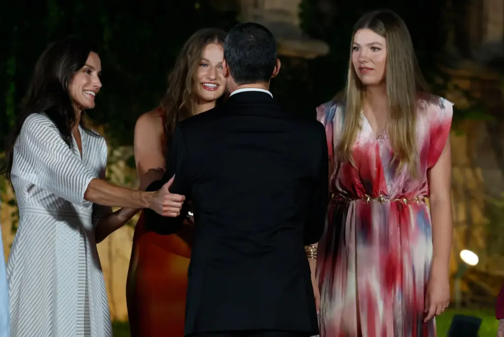 The entire Royal Family dresses in summer attire to welcome Balearic society in Marivent