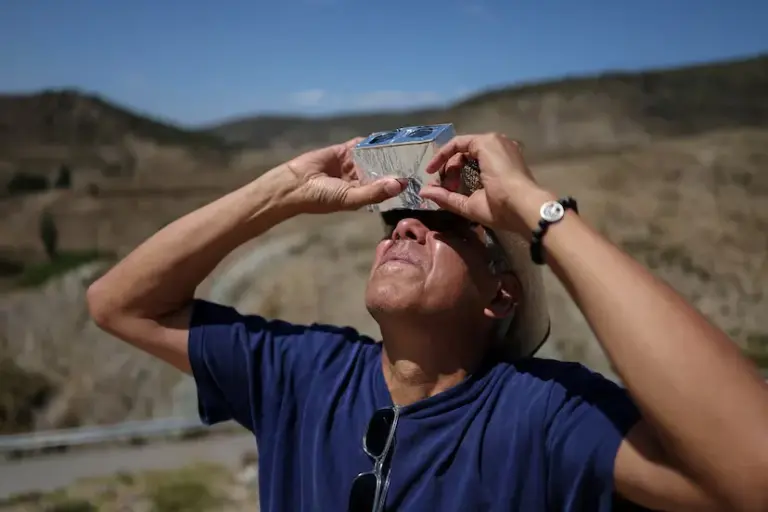The eclipse conquers the heart of Spain