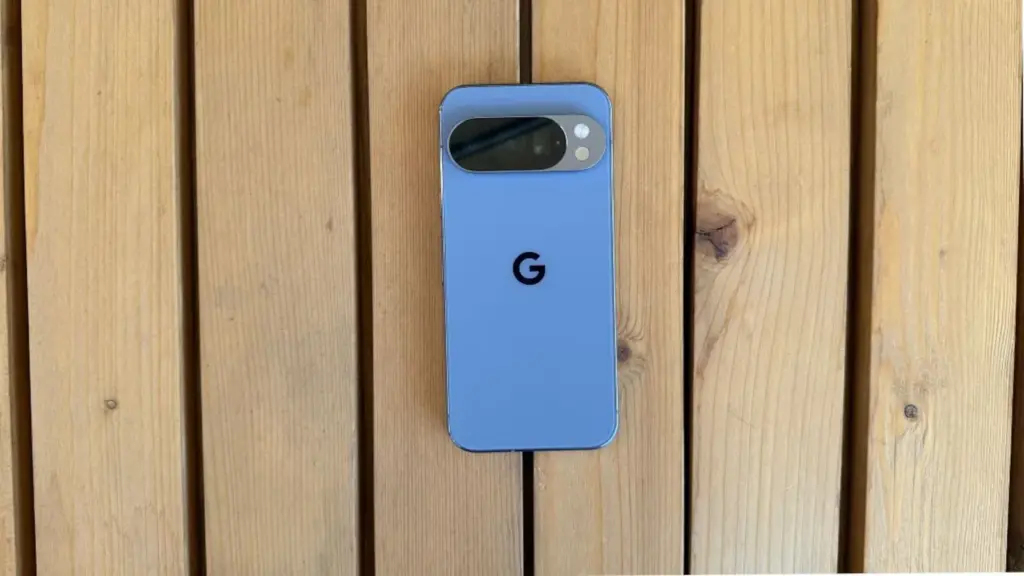 This phone stands out for the quality of its images, especially in night scenes and portraits.