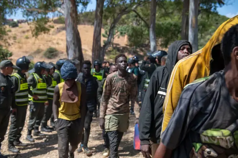 Morocco thwarts the attempt of hundreds of sub-Saharan migrants to reach Ceuta