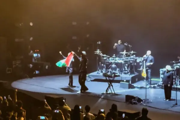 Massive Attack reacts to the ban from entering Singapore: “We did not imagine that raising the Palestinian flag would violate the law”