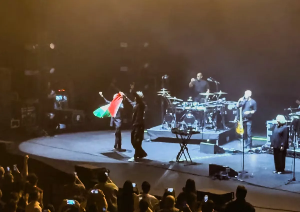 Massive Attack reacts to the ban from entering Singapore: “We did not imagine that raising the Palestinian flag would violate the law”