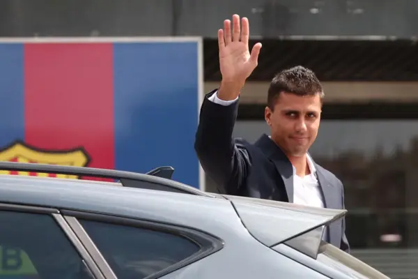 El Barcelona anuncia el fichaje de Rodri hasta 2030