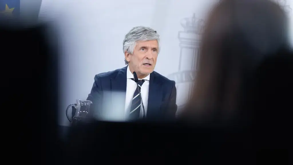 Robles outrages the rest of the Government by clashing with Marlaska and suggesting that the CNI did warn about a large jump coming in Ceuta