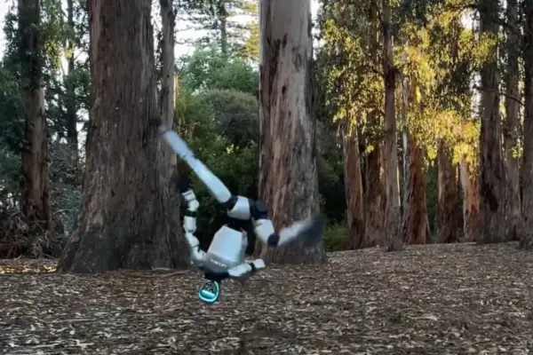 This is how a humanoid robot manages to do a backflip without hands