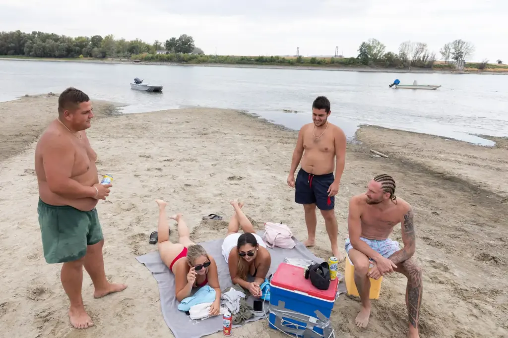 Journey along the bed of a Danube stripped by drought: “Every year the situation is worse”