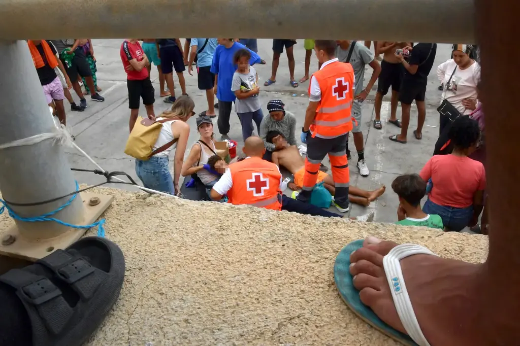 The Government denies a health “collapse” and demands spaces in Ceuta to care for migrants