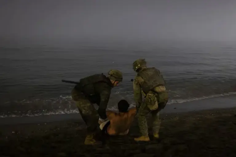 Photographic report | A dawn rescue on El Tarajal beach