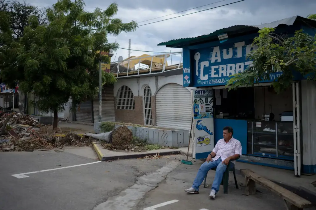 Two months after the earthquakes in Venezuela, La Guaira returns to work without tourism and amid the rubble