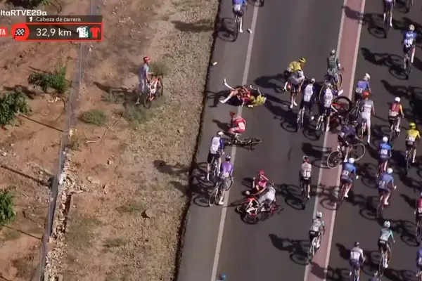 Pogacar falls with 32 kilometers to go and abandons La Vuelta in the eighth stage