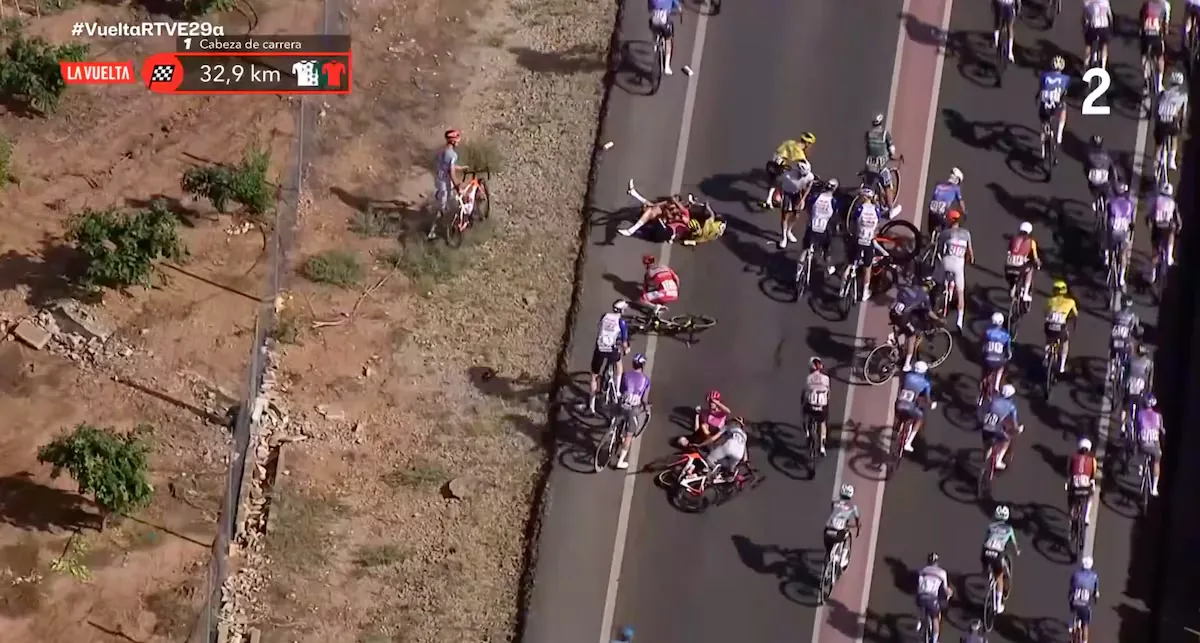 Pogacar falls with 32 kilometers to go and abandons La Vuelta in the eighth stage