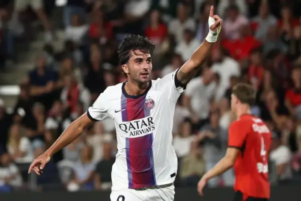 Ferran debuts the PSG 'nine' with a double and saves the European Champion's league start