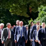 Christian Democrats and Social Democrats conspire to maintain the coalition with their leaders on the tightrope