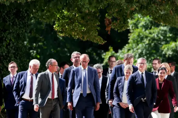 Christian Democrats and Social Democrats conspire to maintain the coalition with their leaders on the tightrope