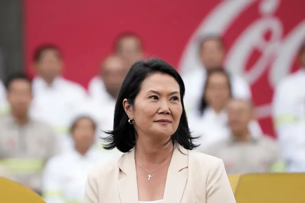 The reconciliation of Mexico and Peru: end to four years of high tension and Fujimori's first internal clash