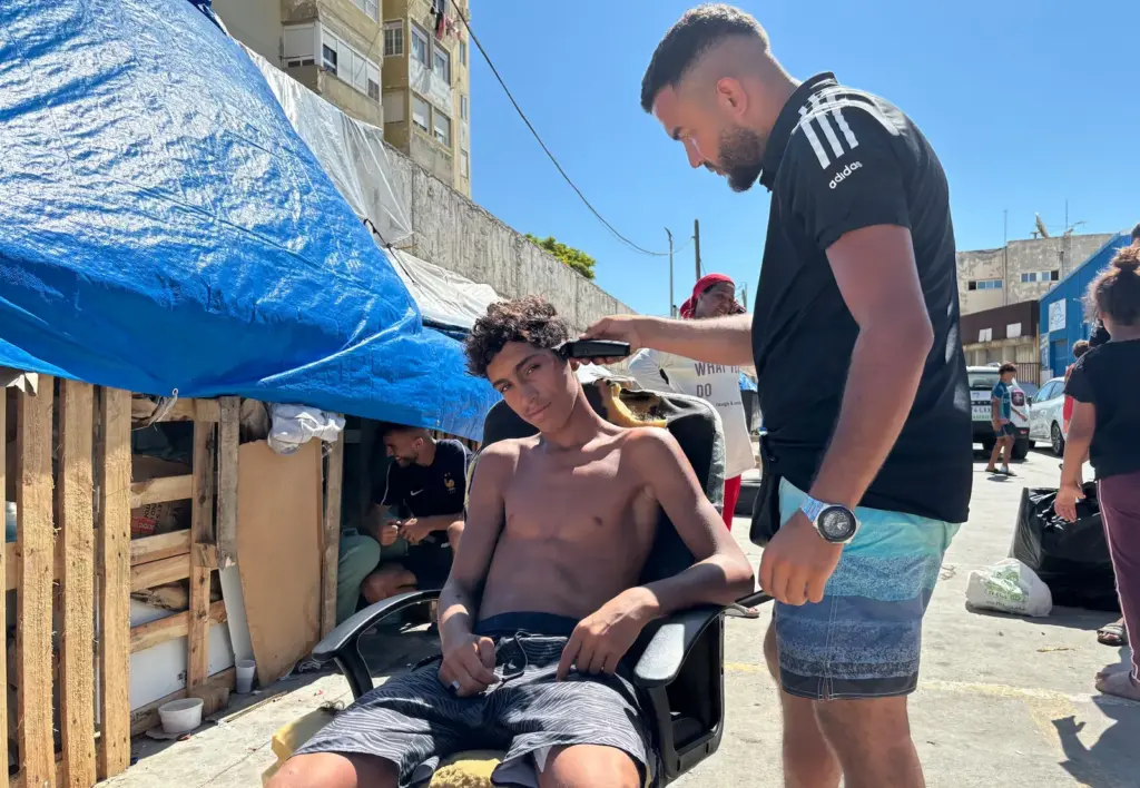 The migrants of Ceuta accept the reception spaces, but they still distrust that they are a trap