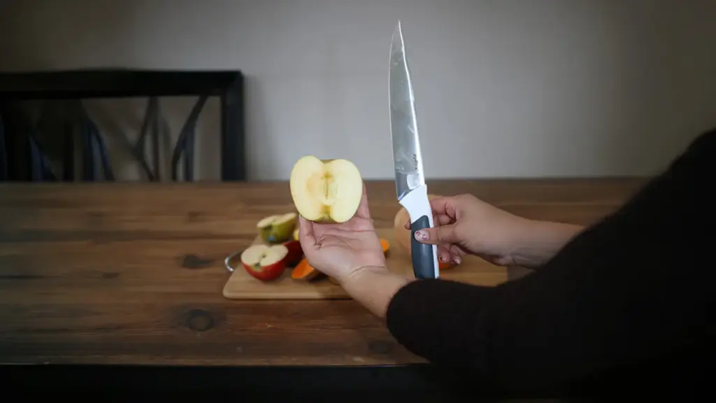 Thanks to its thin blade, the Zyliss Comfort carving knife allows for the most precise cuts.