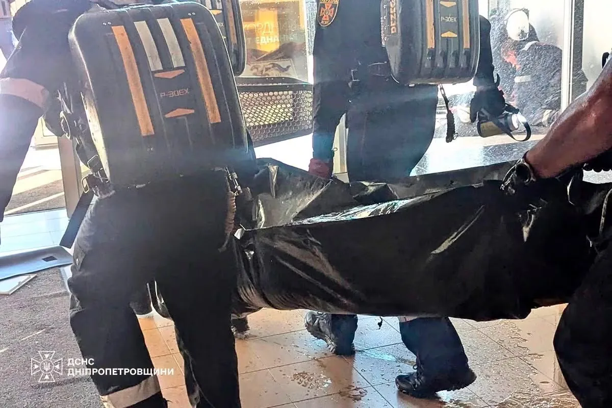 At least 15 dead and more than a hundred injured in a Russian attack in Kryvyi Rih, Zelenski's hometown