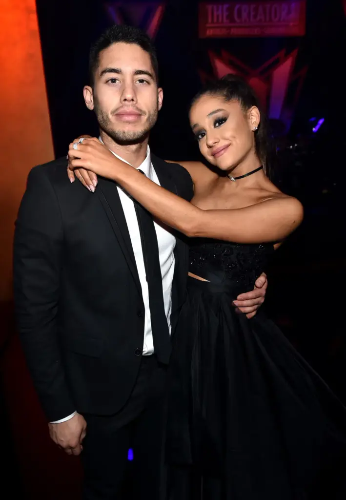 Ariana Grande makes her relationship with Ricky Álvarez official with a post on Instagram
