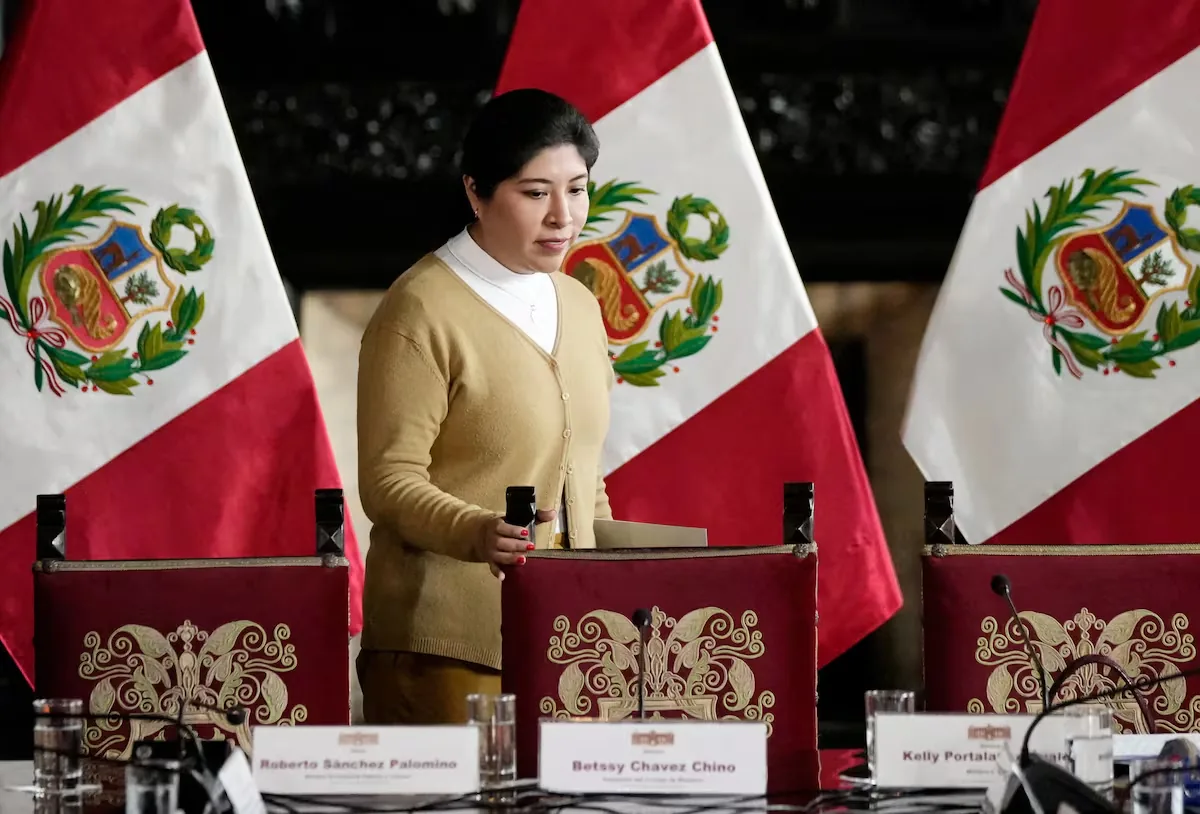 The reconciliation of Mexico and Peru: end to four years of high tension and Fujimori's first internal clash