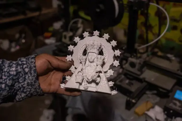 Iván Vargas: the artisan who creates the sound of the biggest party in La Paz
