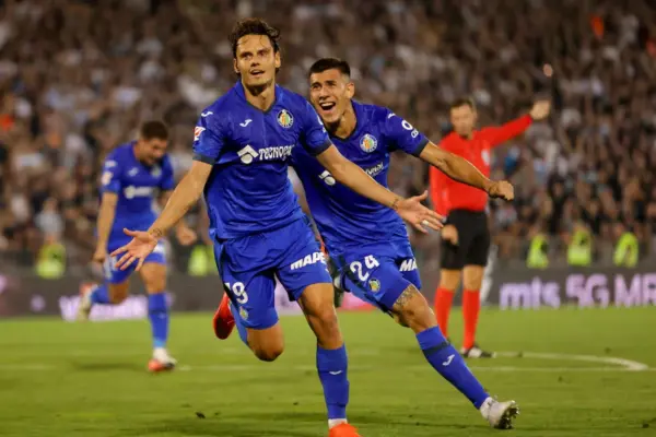 Enes Unal sostiene al Getafe en la caldera de Belgrado