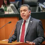 El senador Enrique Inzunza abandona la bancada de Morena tras la caída de Rocha Moya