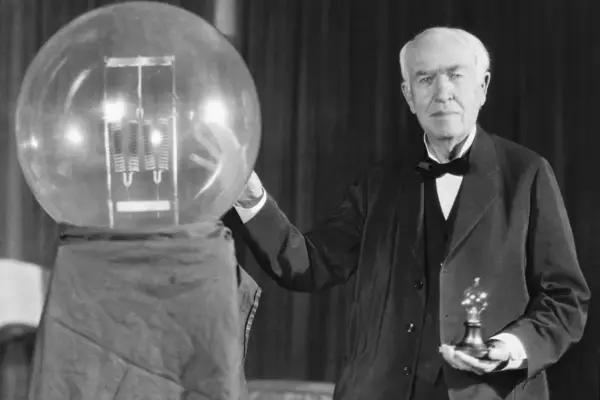 The invention of the light bulb ushered in sleep disorders, but it does not make us sleep less