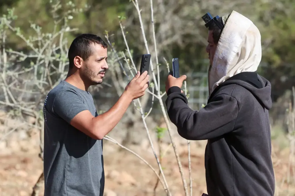 Qusra houses surrounded by Israeli settlers and soldiers: "I feel like I'm in a prison"