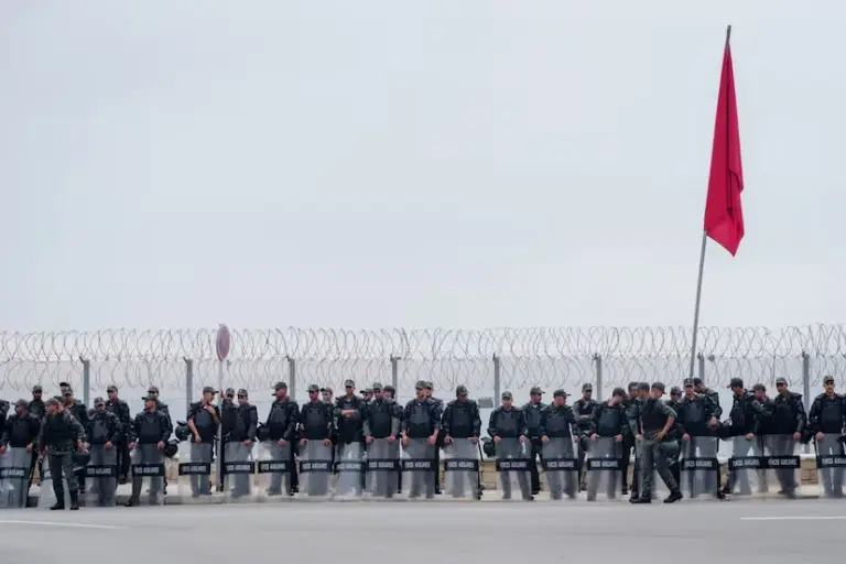 Morocco thwarts the attempt of hundreds of sub-Saharan migrants to reach Ceuta