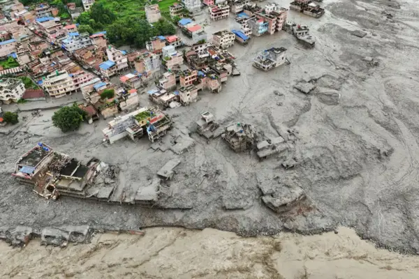 The number of missing in Nepal and Tibet after the strong flood exceeds 1,300, with at least 180 dead