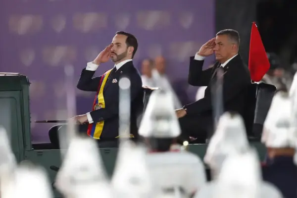 Abelardo de la Espriella swears in before the congressmen but gives his first speech to the military