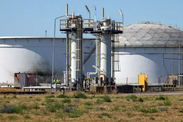 The rise in energy prices causes the EU's first trade deficit since 2023