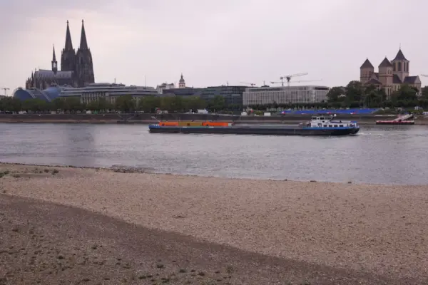 The German economy grows more than expected in the second quarter but remains concerned about the drought