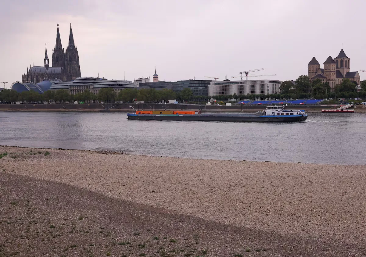 The German economy grows more than expected in the second quarter but remains concerned about the drought