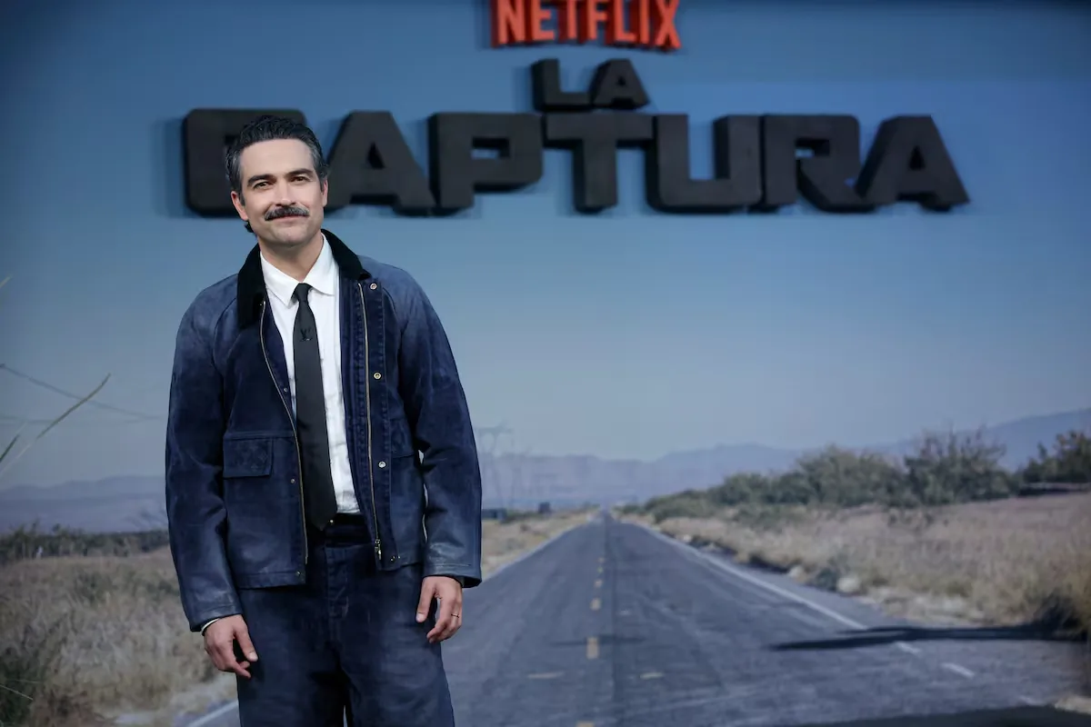 Alfonso Herrera, star of ‘La captura’: “People are getting inspired. There are already piñatas of the police officer who captured El Chapo Guzmán”