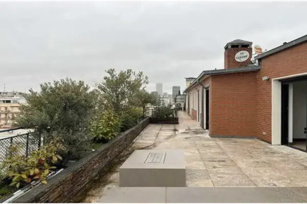 The commission from the Ayuso Government to the luxury real estate agency that sold the penthouse: “Between 250 and 400 meters and a large terrace”