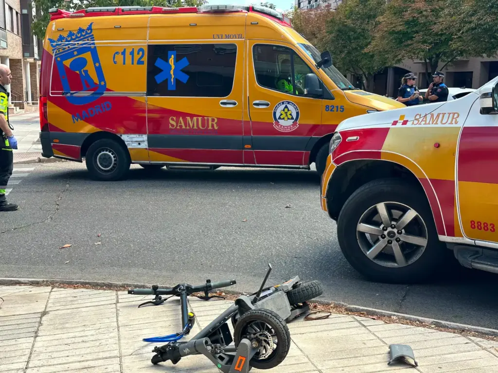 An 80-year-old cyclist seriously injured after being hit by a van in Villaverde