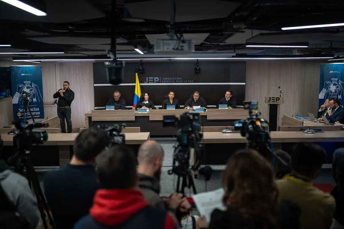 The JEP charges 27 former FARC commanders with attacks, massacres, and other crimes against humanity