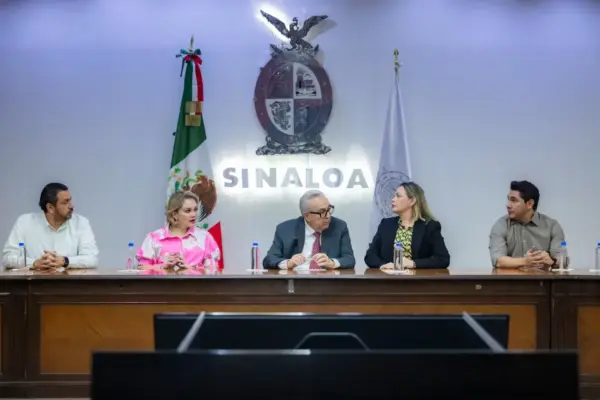 Rocha Moya se queda solo en su regreso al poder