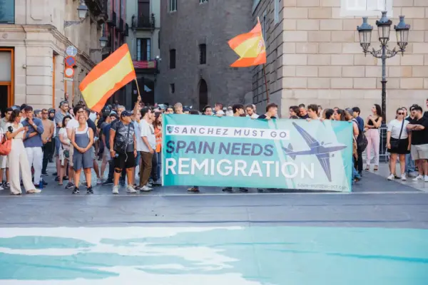 Xenophobic demonstration of Save Europe Act breaks out in Barcelona and provokes rejection from antifascist groups