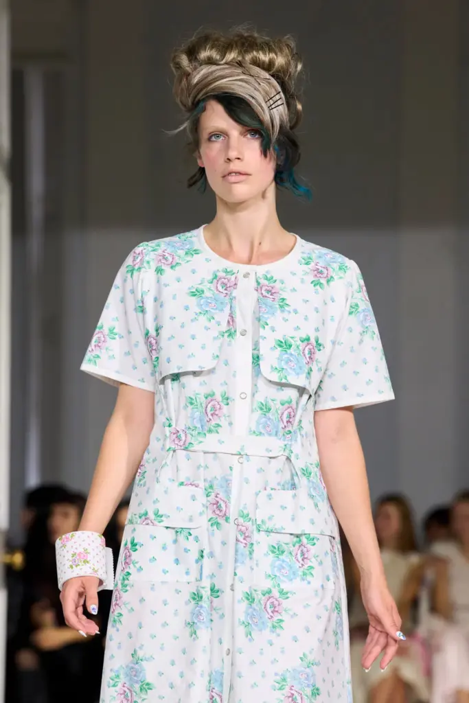 The robe is in fashion: luxury frivolity or feminist claim?