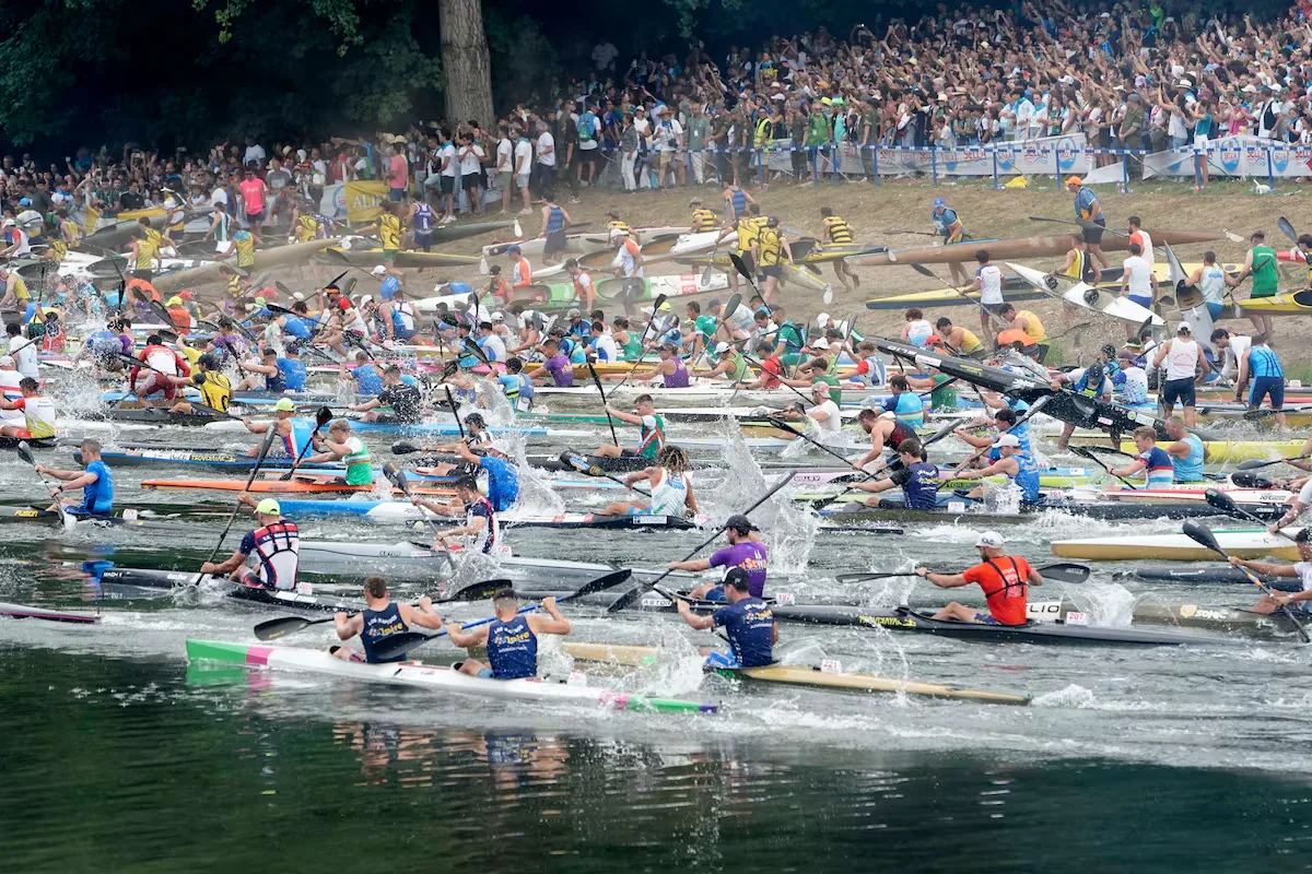 Bouzán and Llera take an exciting and closely contested Descenso del Sella that inaugurated the bridge