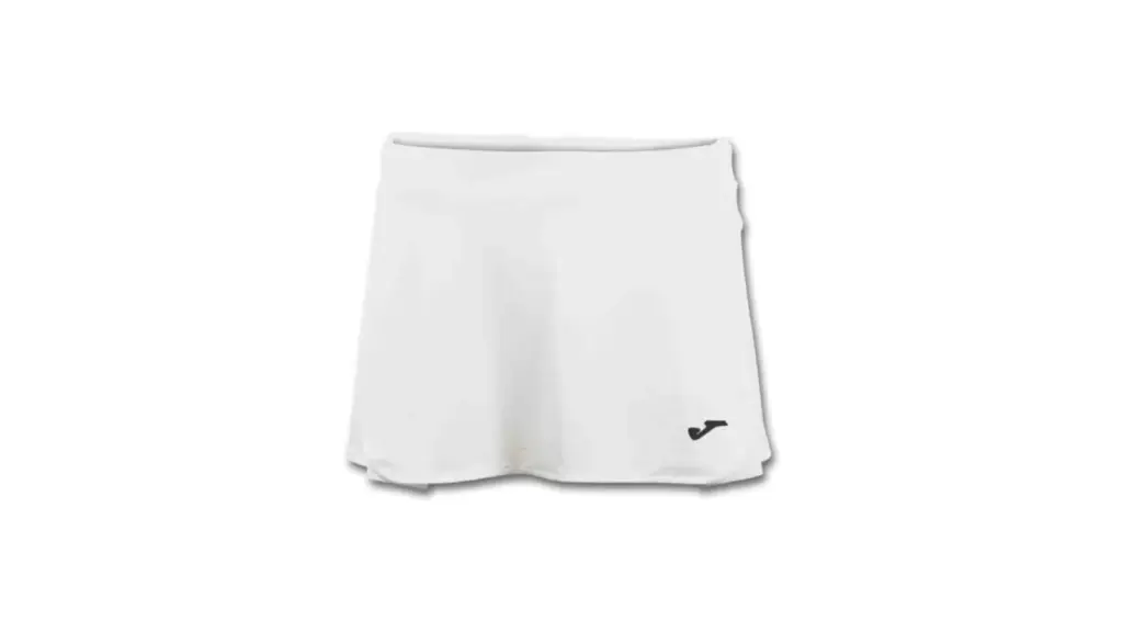 The sporty skirt-pants from Joma that is a hit this summer for being comfortable, lightweight, and easy to match