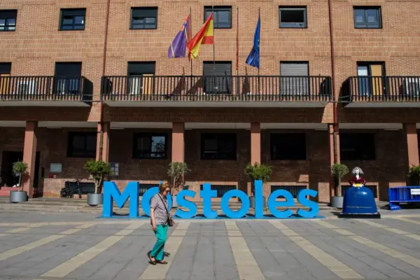 The City Council of Móstoles budgets almost one million euros for four years of catering with sushi and ham with slicer